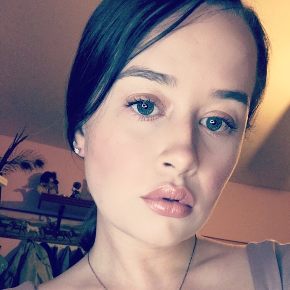 Meet your Posher, Katelyn - Picture 1 of 1